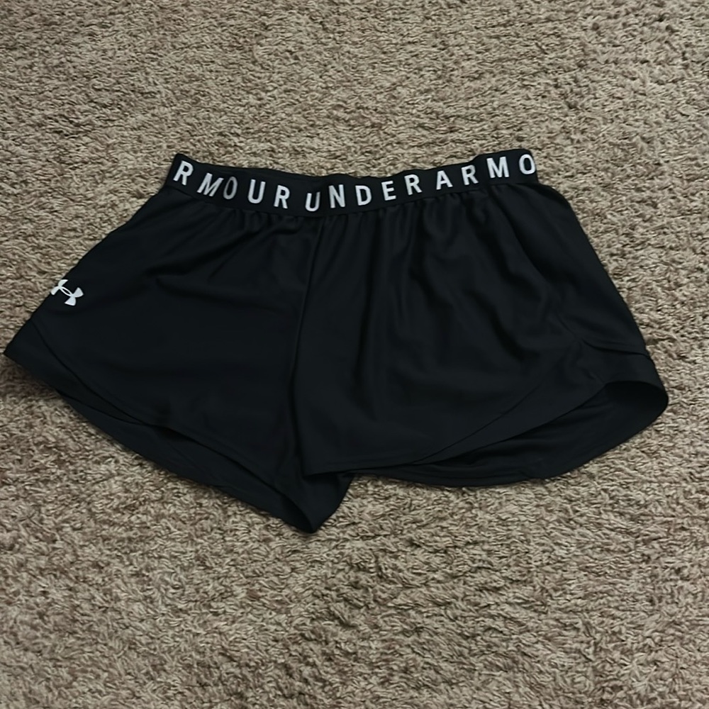 Large black under armor shorts, like new condition